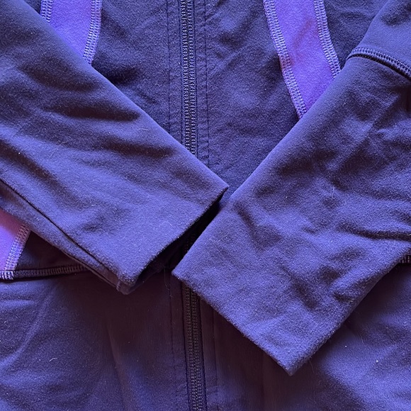 LULULEMON In Stride Jacket in Dense & Power purples. Size 4. GUC - Picture 12 of 16